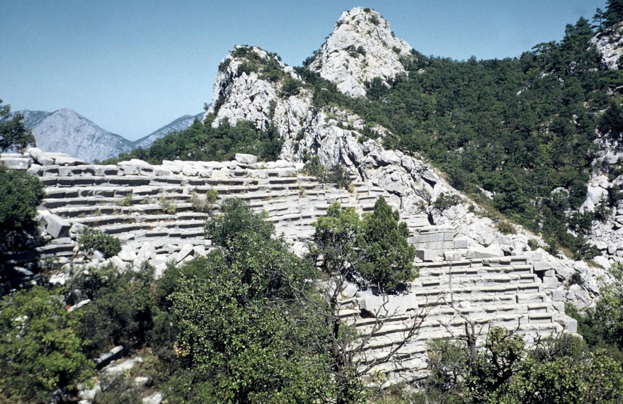 Vom Urwald überwachsenes Theater in Thermessos, Pamphylien